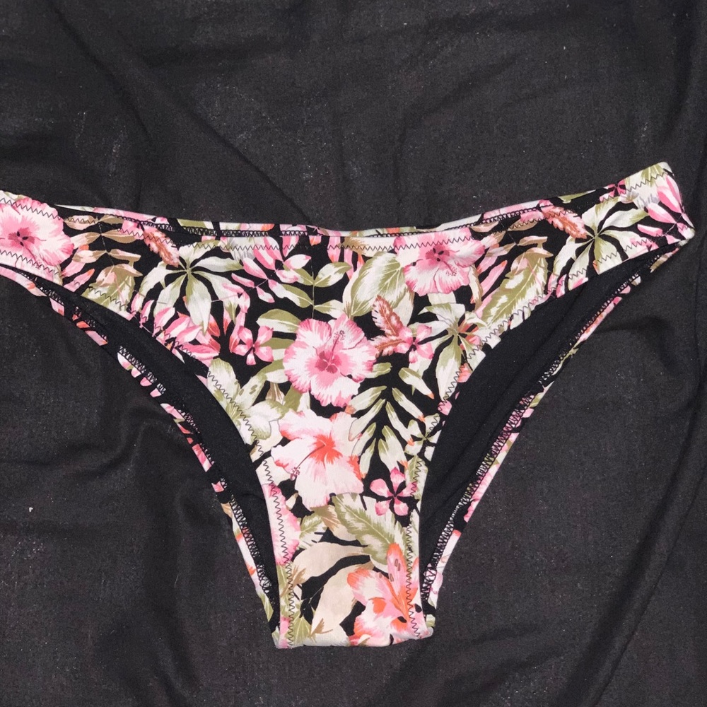 H&M leaf bikini bottoms